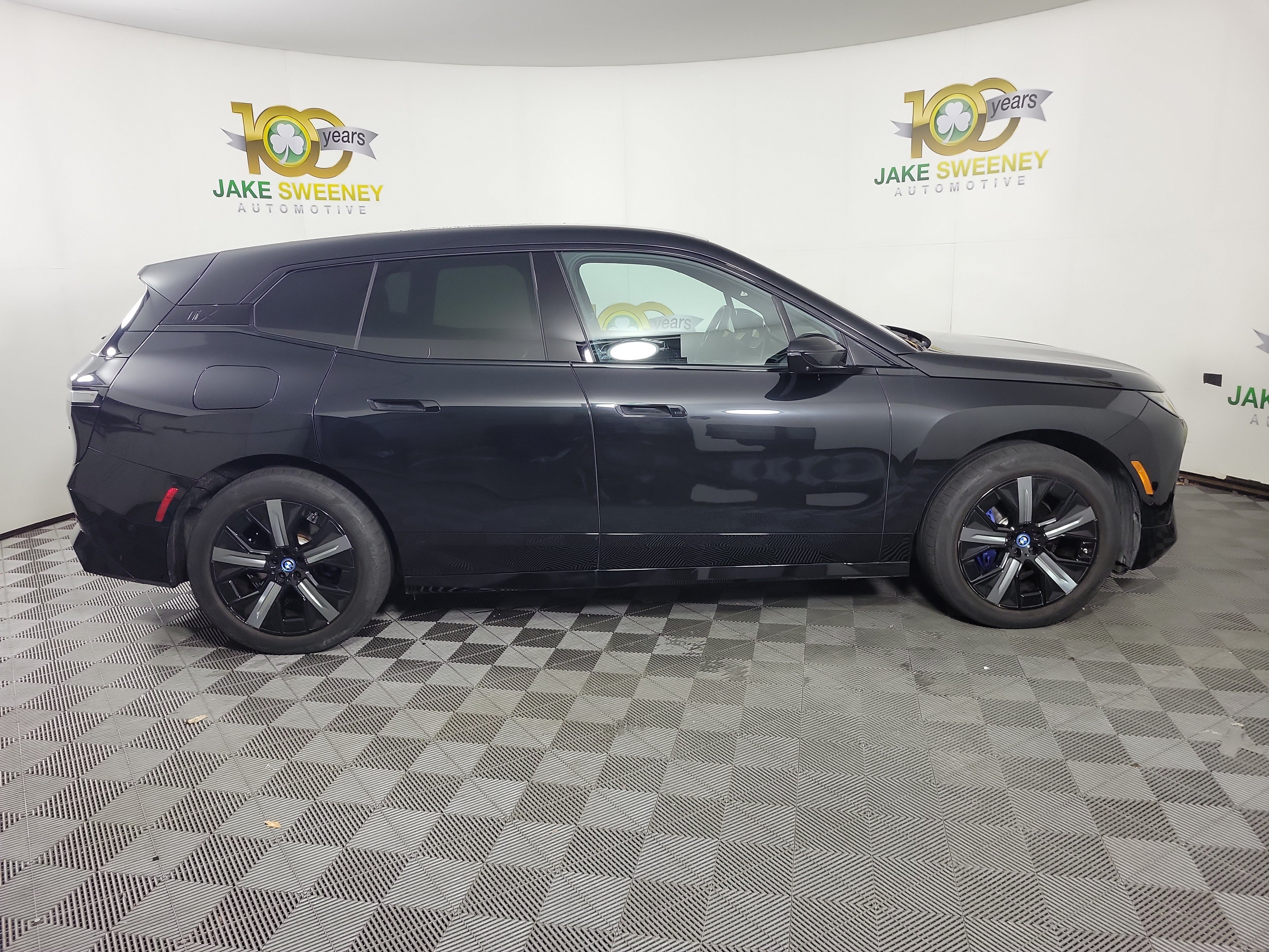 Certified 2024 BMW iX xDrive50 w/ Sport Package AWD/4WD image 4