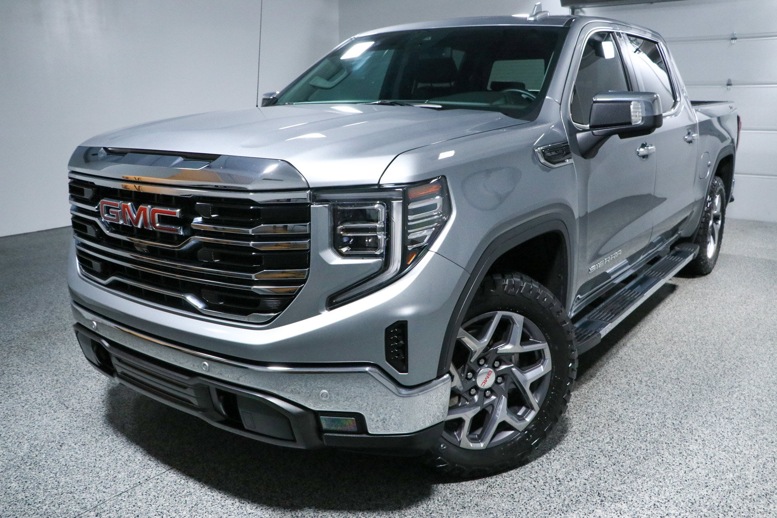 Used 2024 GMC Sierra 1500 SLT w/ SLT Premium Plus Package AWD/4WD image 33
