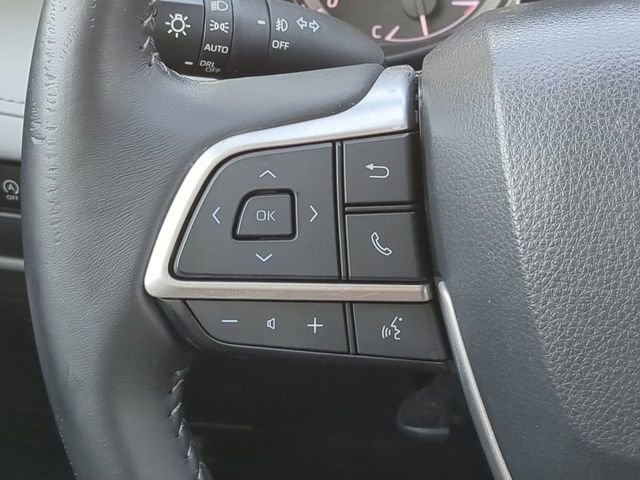 Used 2023 Toyota Highlander XLE image 32