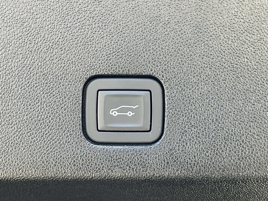 Certified 2025 Cadillac XT6 Sport w/ Platinum Package image 13