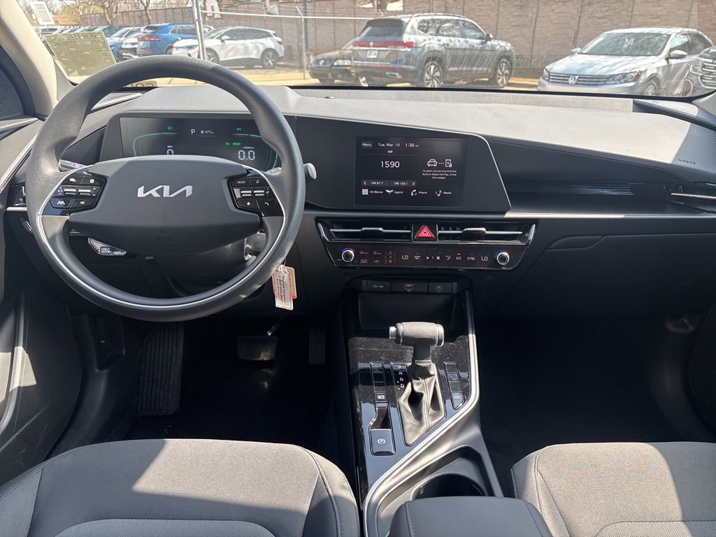 Used 2025 Kia Niro LX image 15
