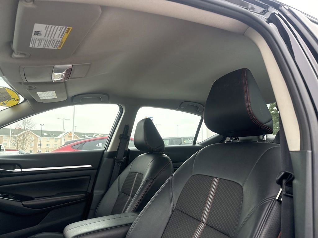Used 2024 Nissan Altima 2.5 SR image 11