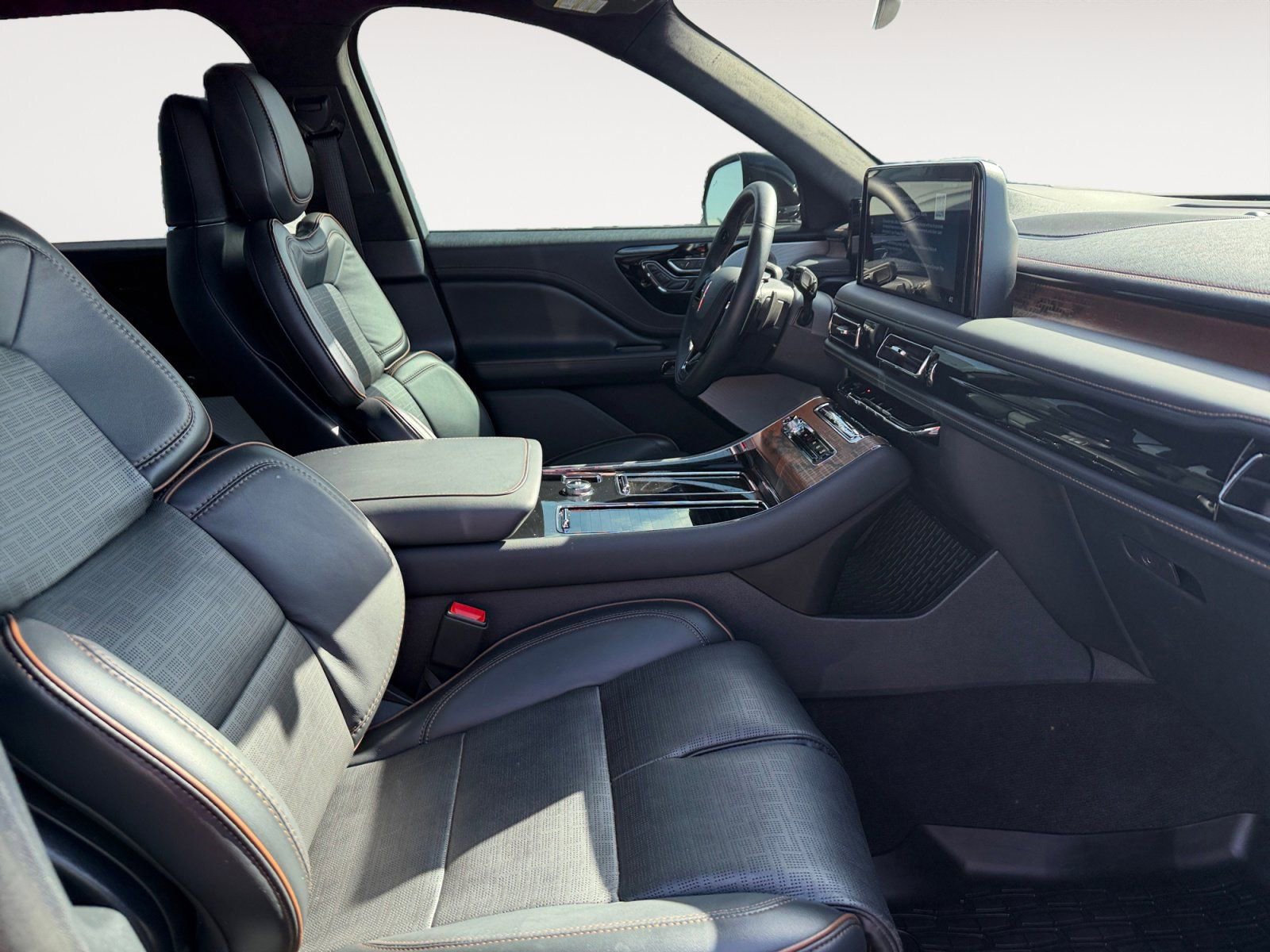 Certified 2025 Lincoln Aviator Black Label image 15