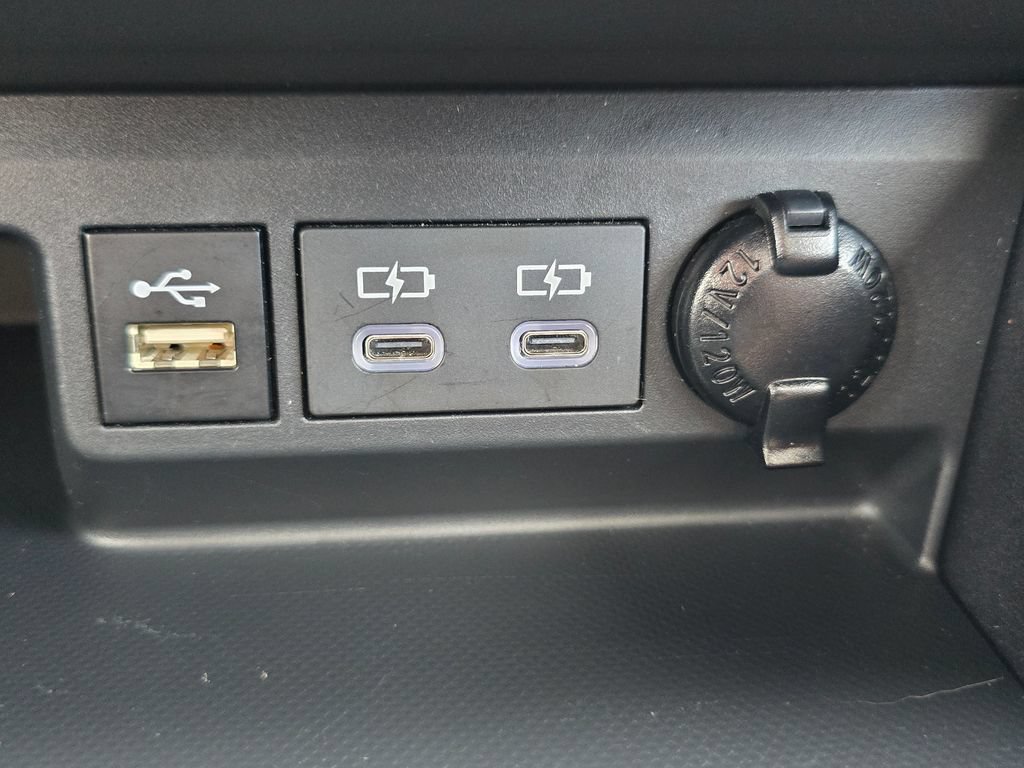 Used 2024 Toyota Highlander XLE AWD/4WD image 30
