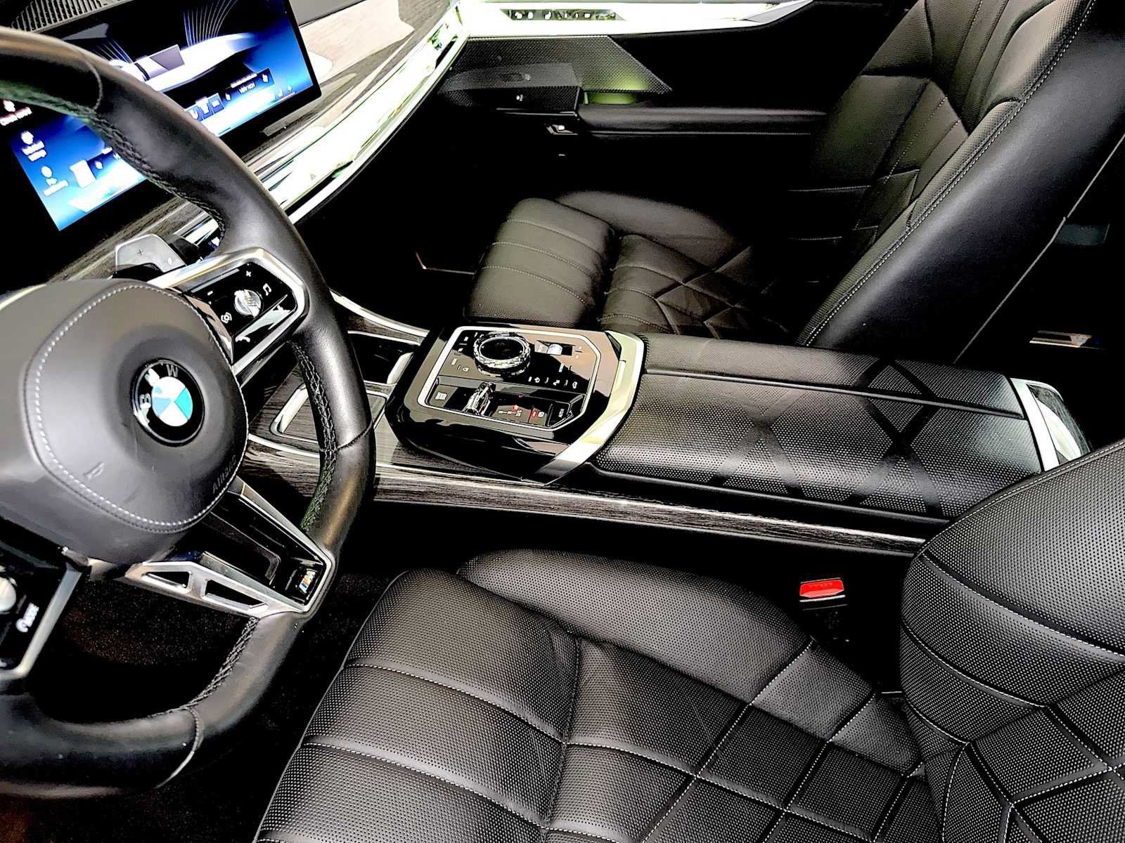 Used 2025 BMW 760i xDrive w/ Executive Package AWD/4WD image 19