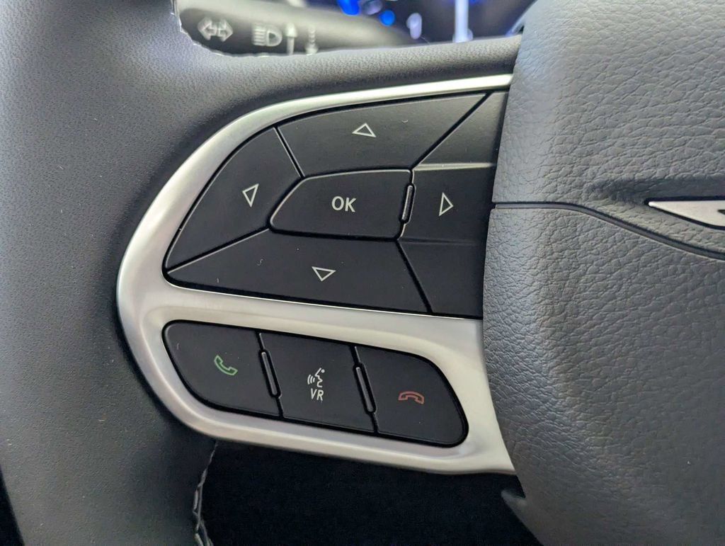 New 2027 Chrysler Pacifica Select w/ Family Tech Group FWD image 22