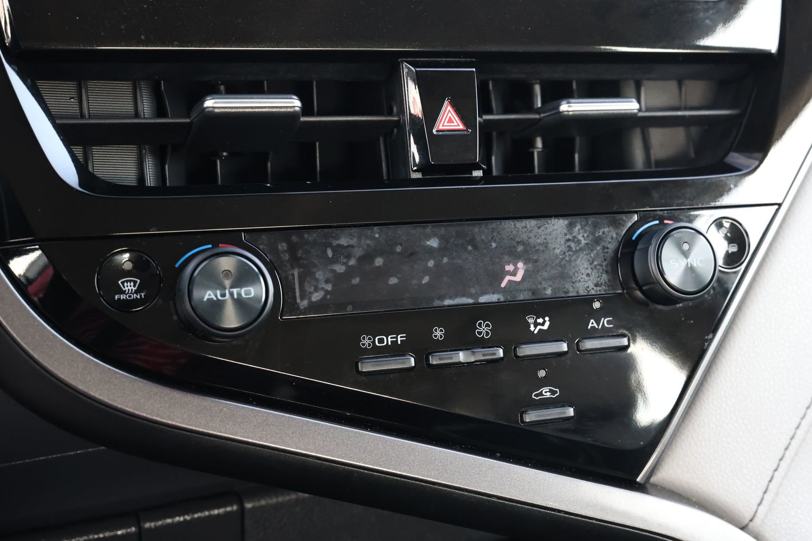 Used 2024 Toyota Camry SE image 20