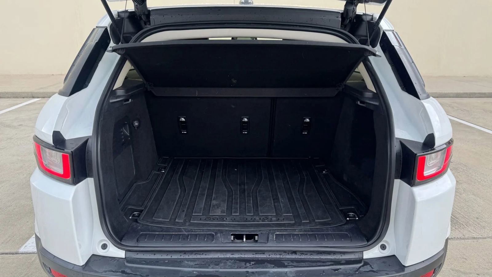 Used 2016 Land Rover Range Rover Evoque SE image 11