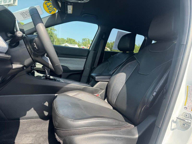 Used 2023 Jeep Compass Latitude AWD/4WD image 9
