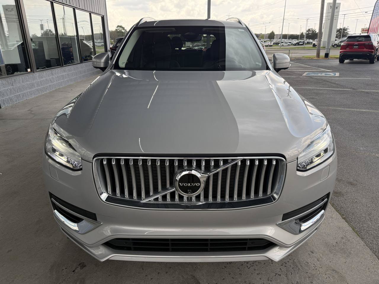 Used 2024 Volvo XC90 T8 Ultimate w/ Protection Package Premier AWD/4WD image 2