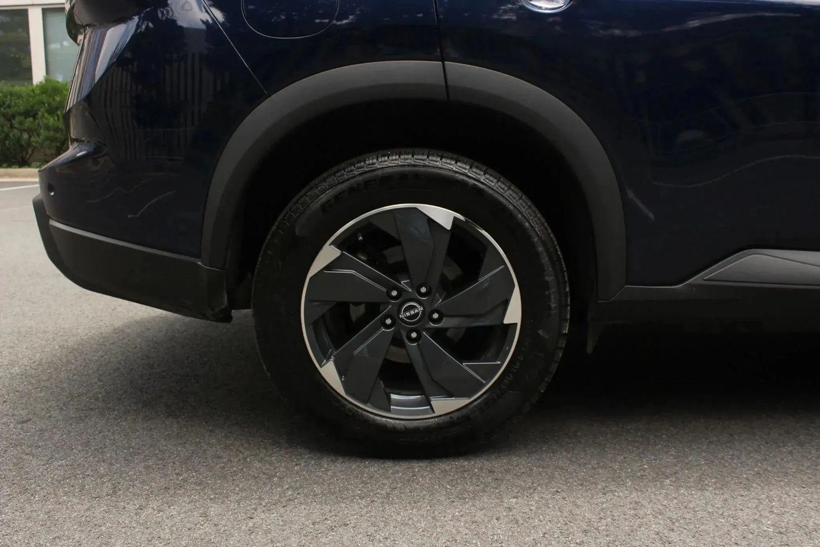 Used 2024 Nissan Rogue SV w/ SV Premium Package AWD/4WD image 9