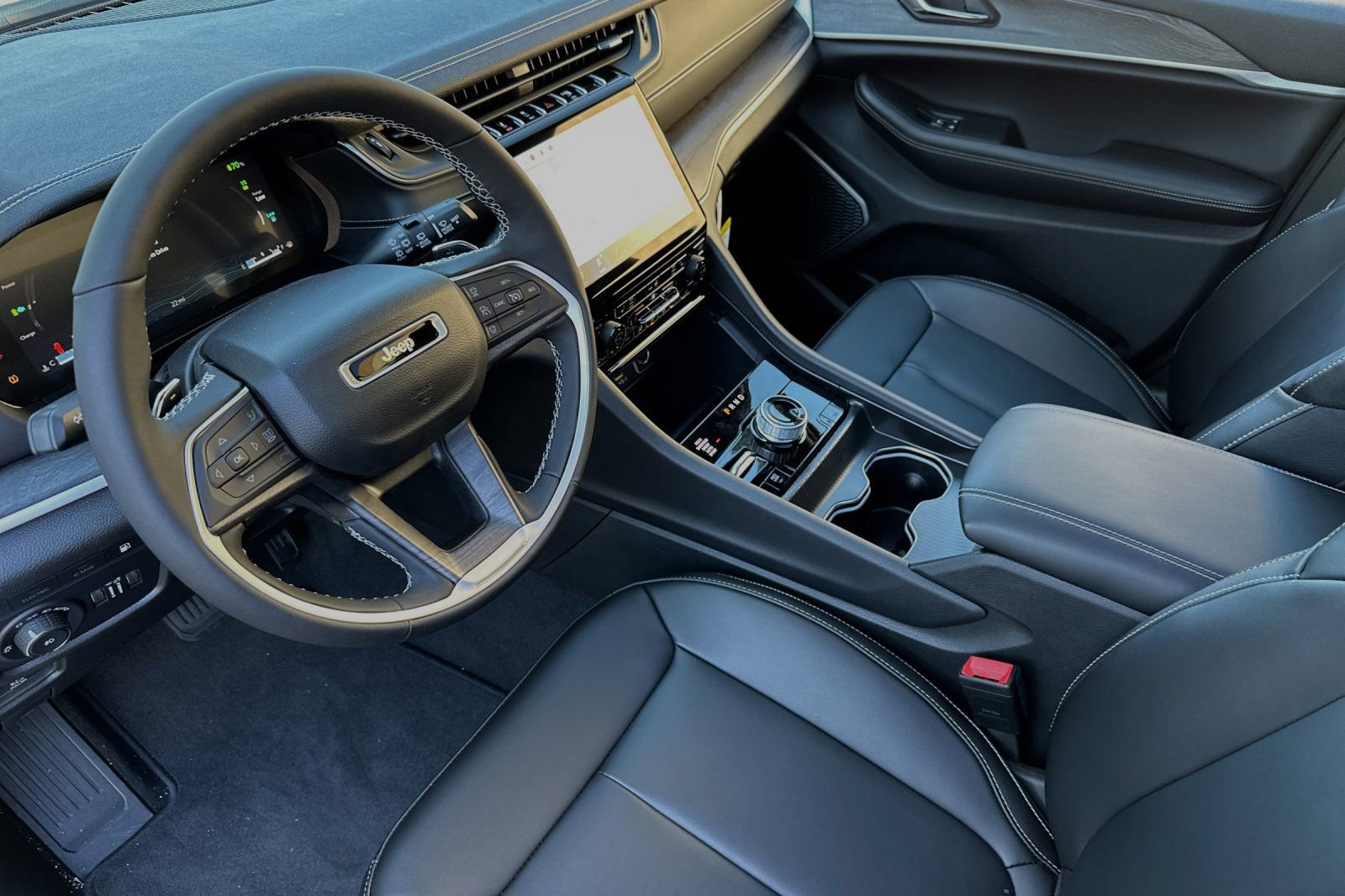 New 2024 Jeep Grand Cherokee Limited 4xe image 9