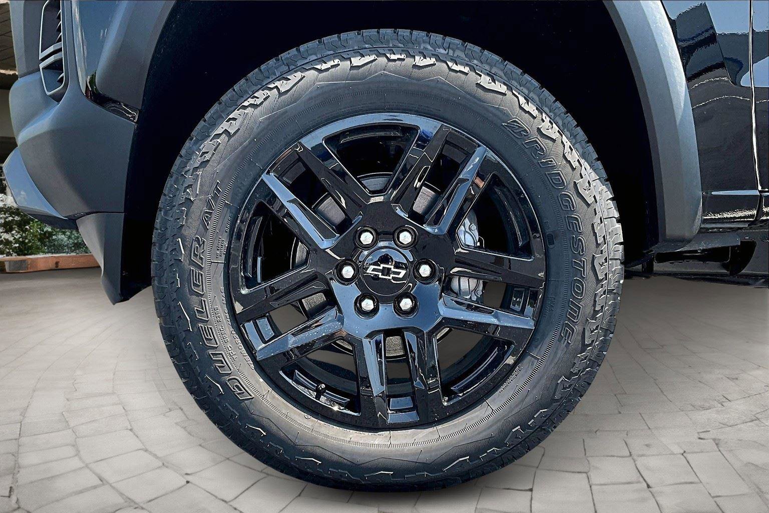 New 2025 Chevrolet Colorado Trail Boss w/ Midnight Edition image 13