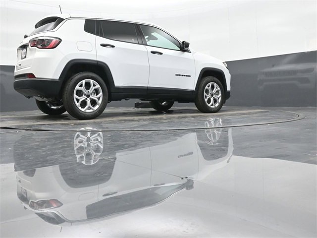 Used 2025 Jeep Compass Sport image 37