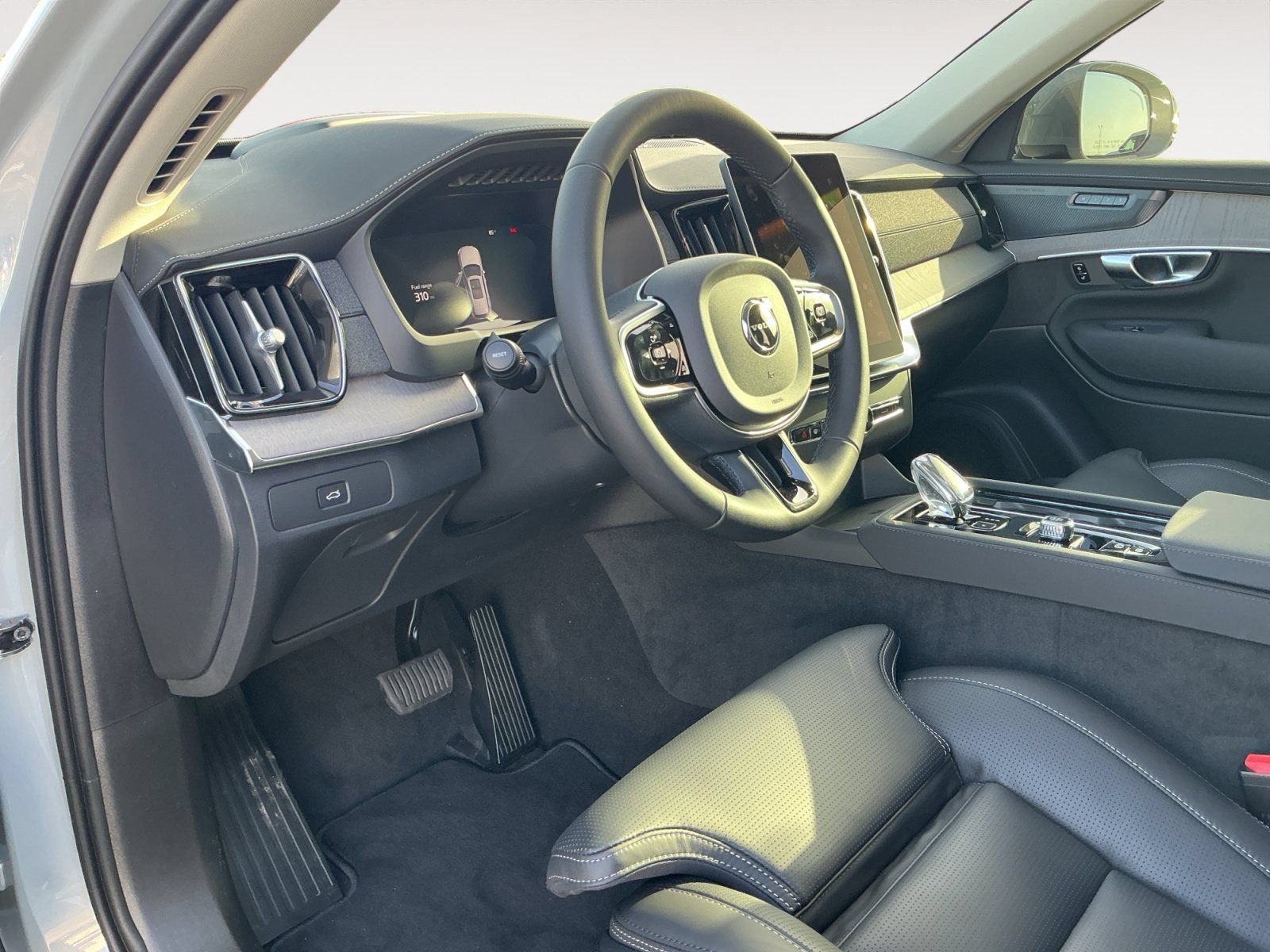 New 2026 Volvo XC90 B6 Ultra w/ Protection Package AWD/4WD image 10