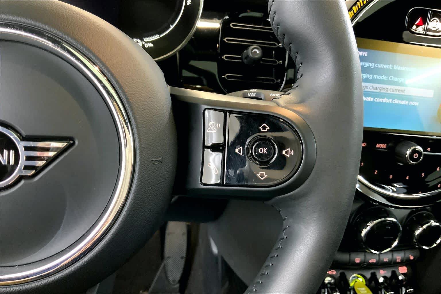 Used 2024 MINI Cooper SE w/ Signature Upholstery Package FWD image 24
