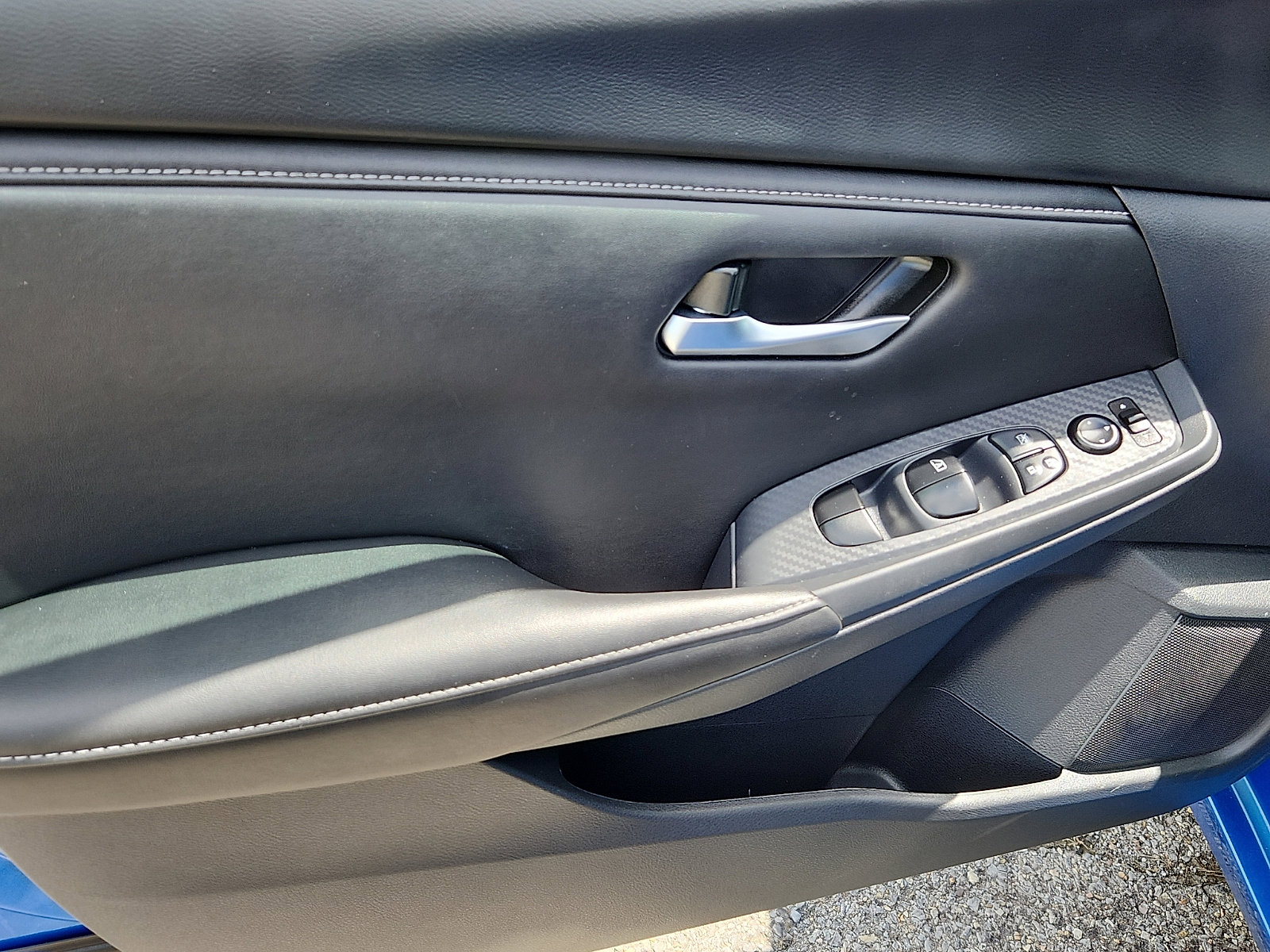 Used 2025 Nissan Sentra SV FWD image 12