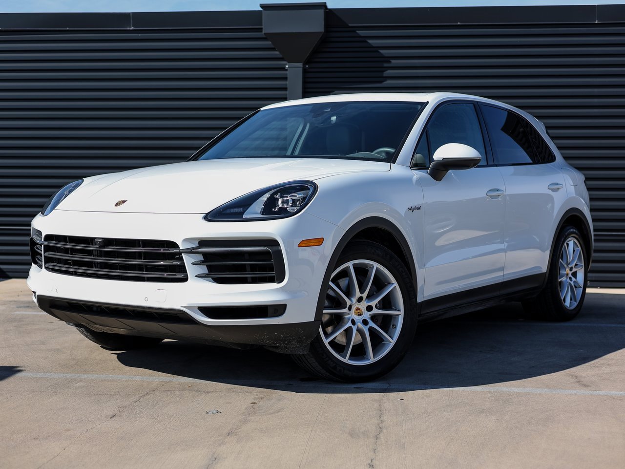 Certified 2022 Porsche Cayenne E-Hybrid image 1