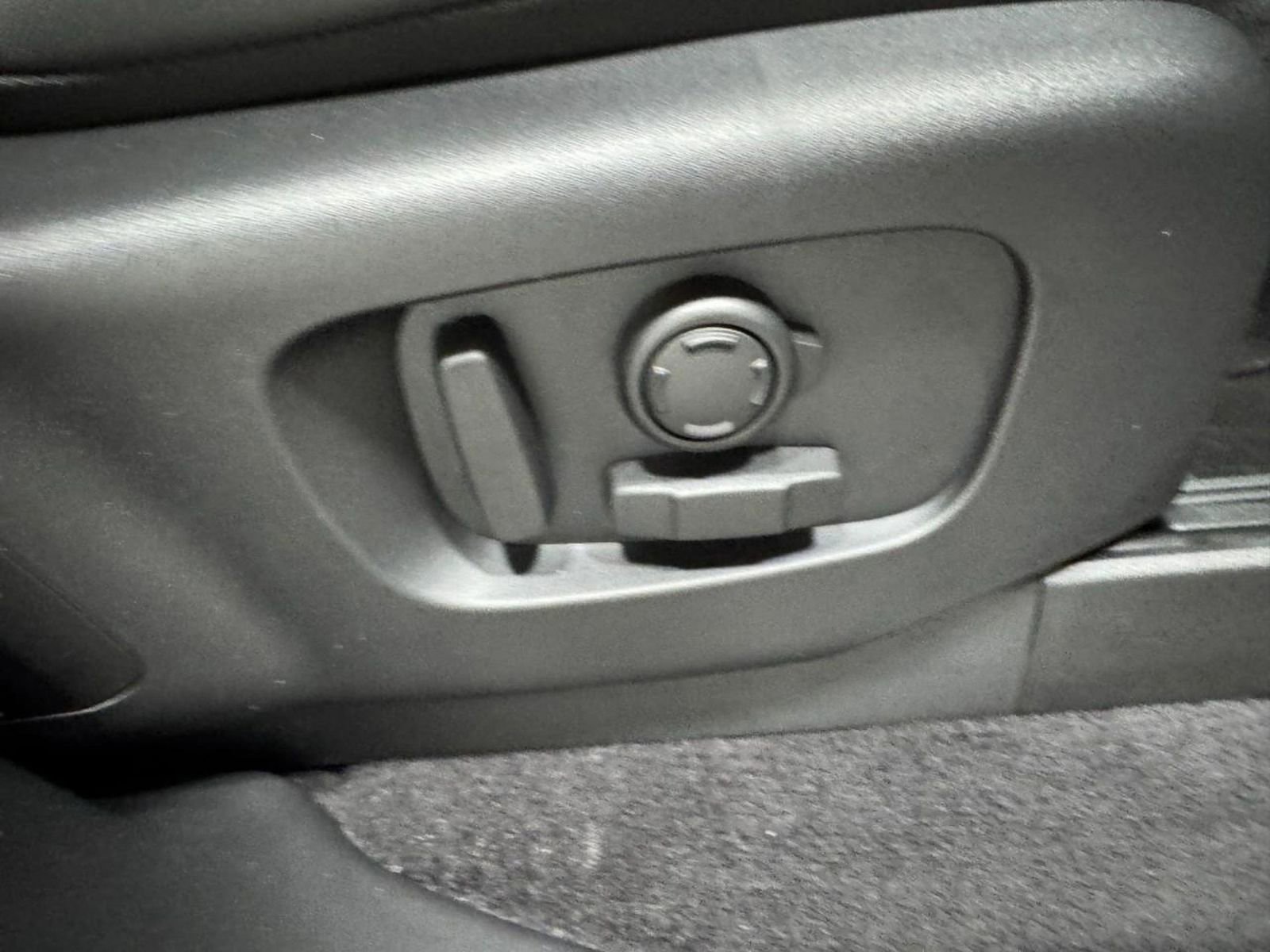 New 2026 Land Rover Discovery Dynamic SE image 20