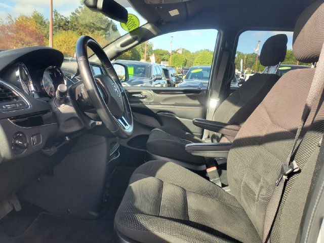 Used 2020 Dodge Grand Caravan SE FWD image 5