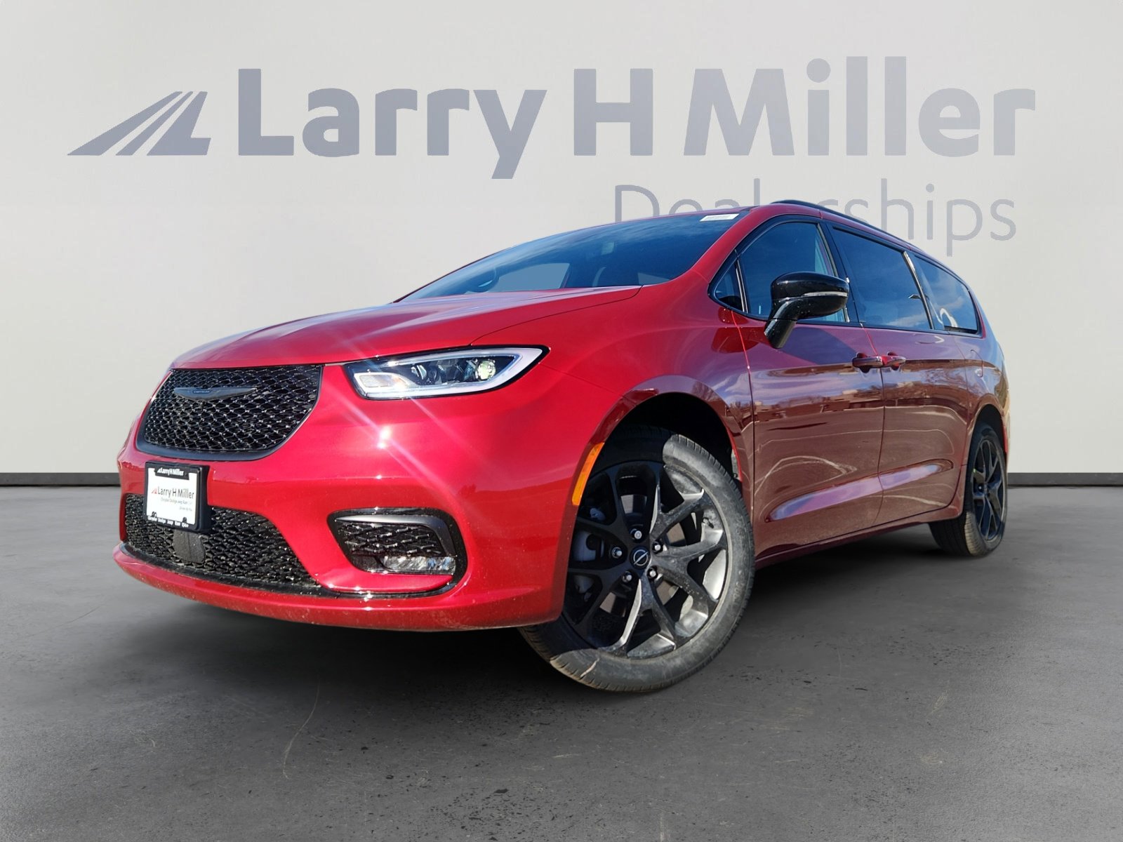 New 2026 Chrysler Pacifica Select w/ S Appearance Package