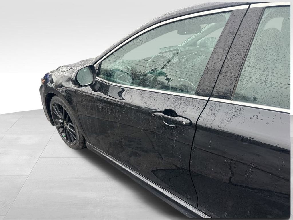 Used 2021 Toyota Camry XSE image 11