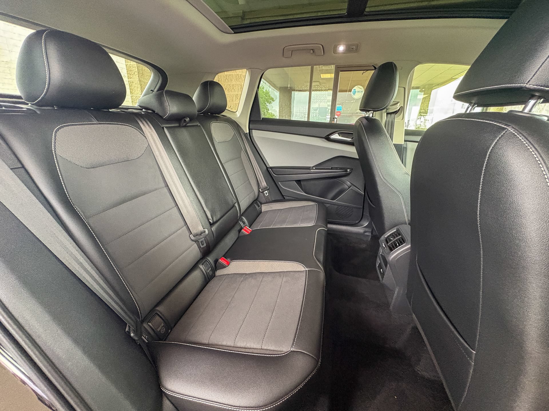 Used 2022 Volkswagen Taos SE FWD image 27