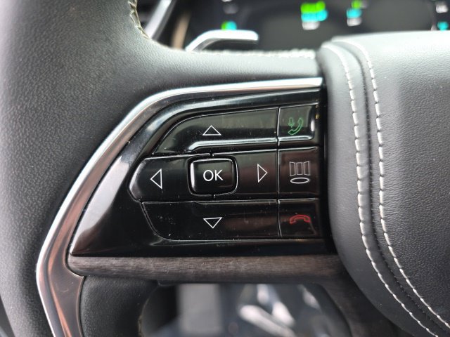 Used 2023 Jeep Grand Cherokee Overland w/ Luxury Tech Group IV AWD/4WD image 15