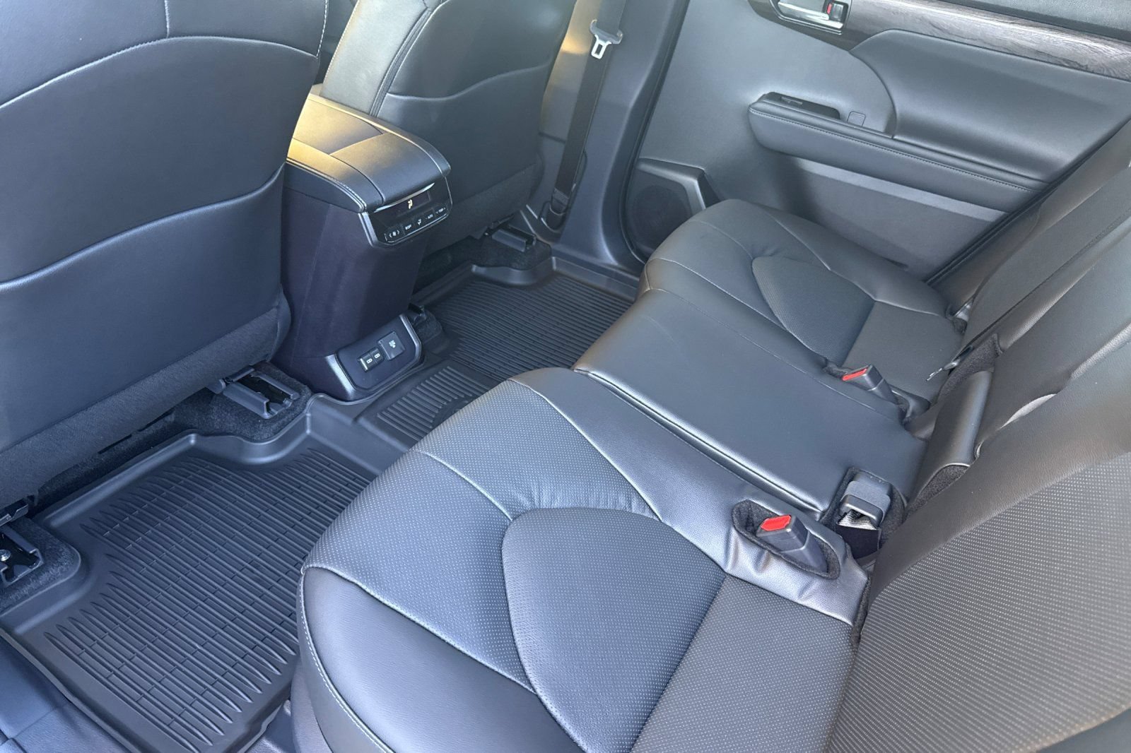 New 2026 Toyota Highlander Limited AWD/4WD image 13