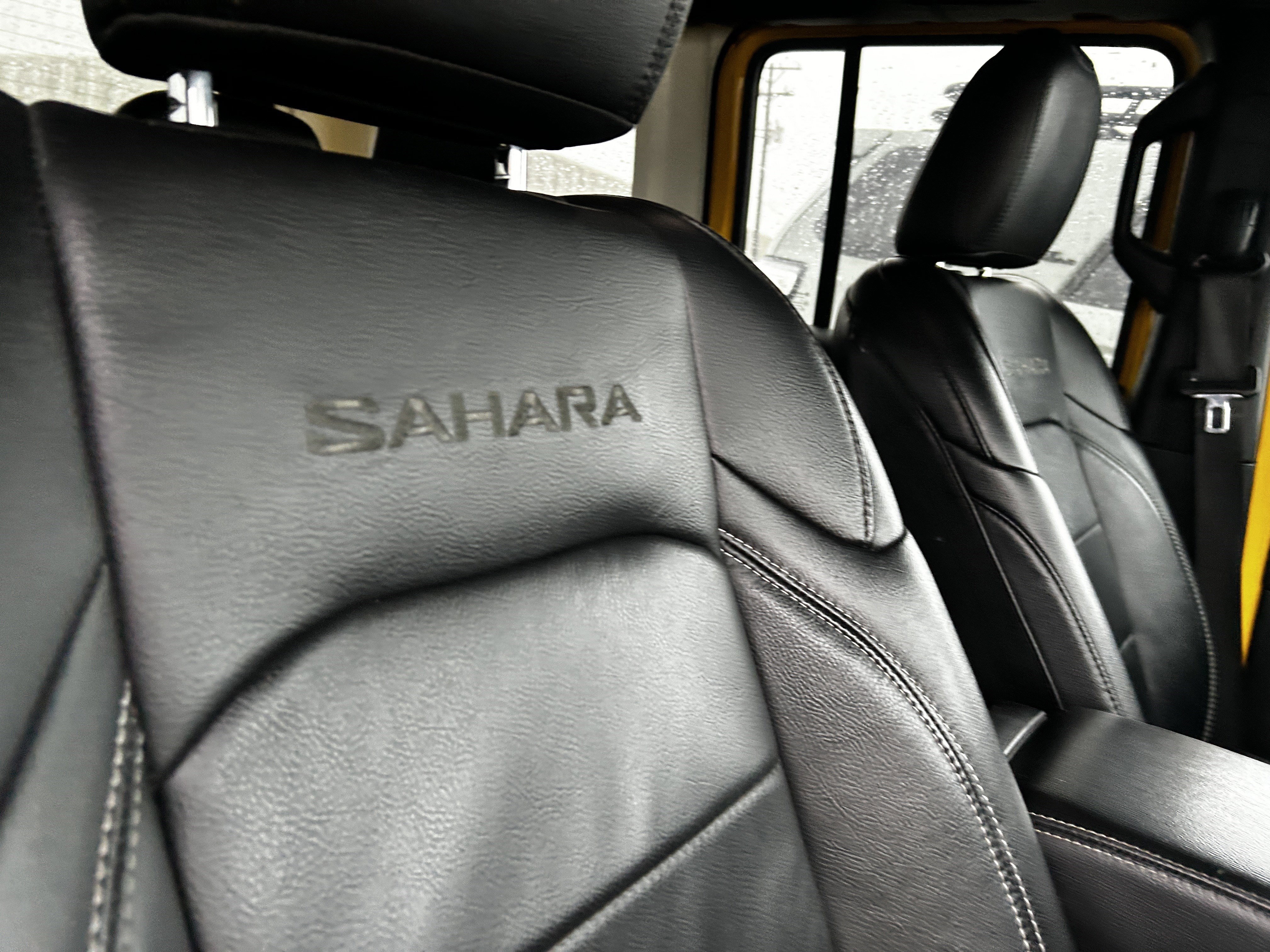 Used 2018 Jeep Wrangler Unlimited Sahara AWD/4WD image 13