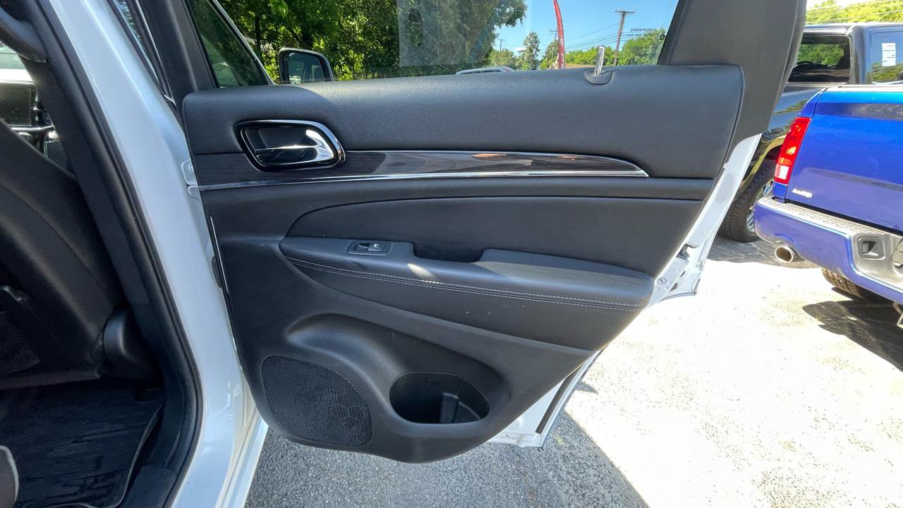 Used 2021 Jeep Grand Cherokee Overland AWD/4WD image 23