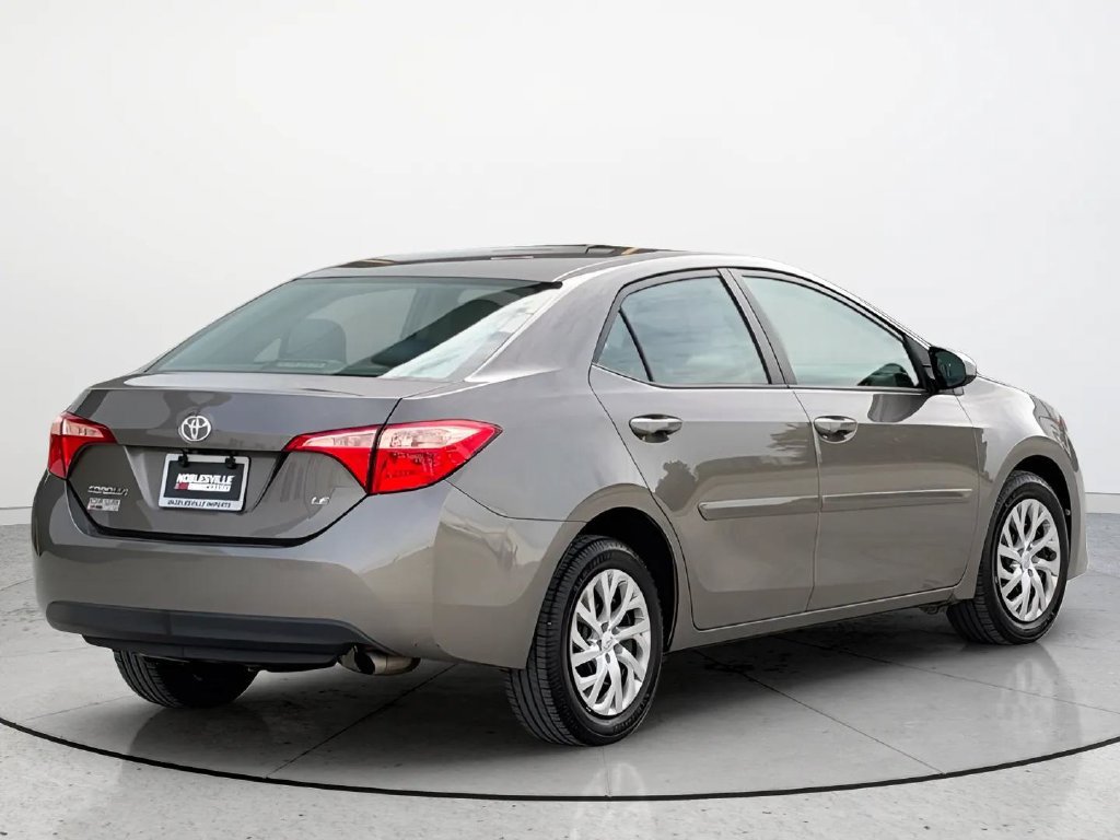 Used 2017 Toyota Corolla LE w/ Carpet Mat Package (TMS) FWD image 2