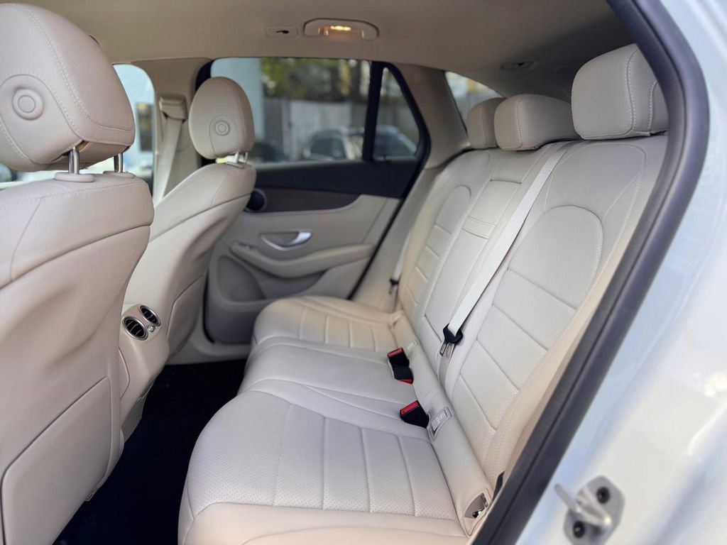 Used 2022 Mercedes-Benz GLC 300 4MATIC w/ Premium Package Lite image 22