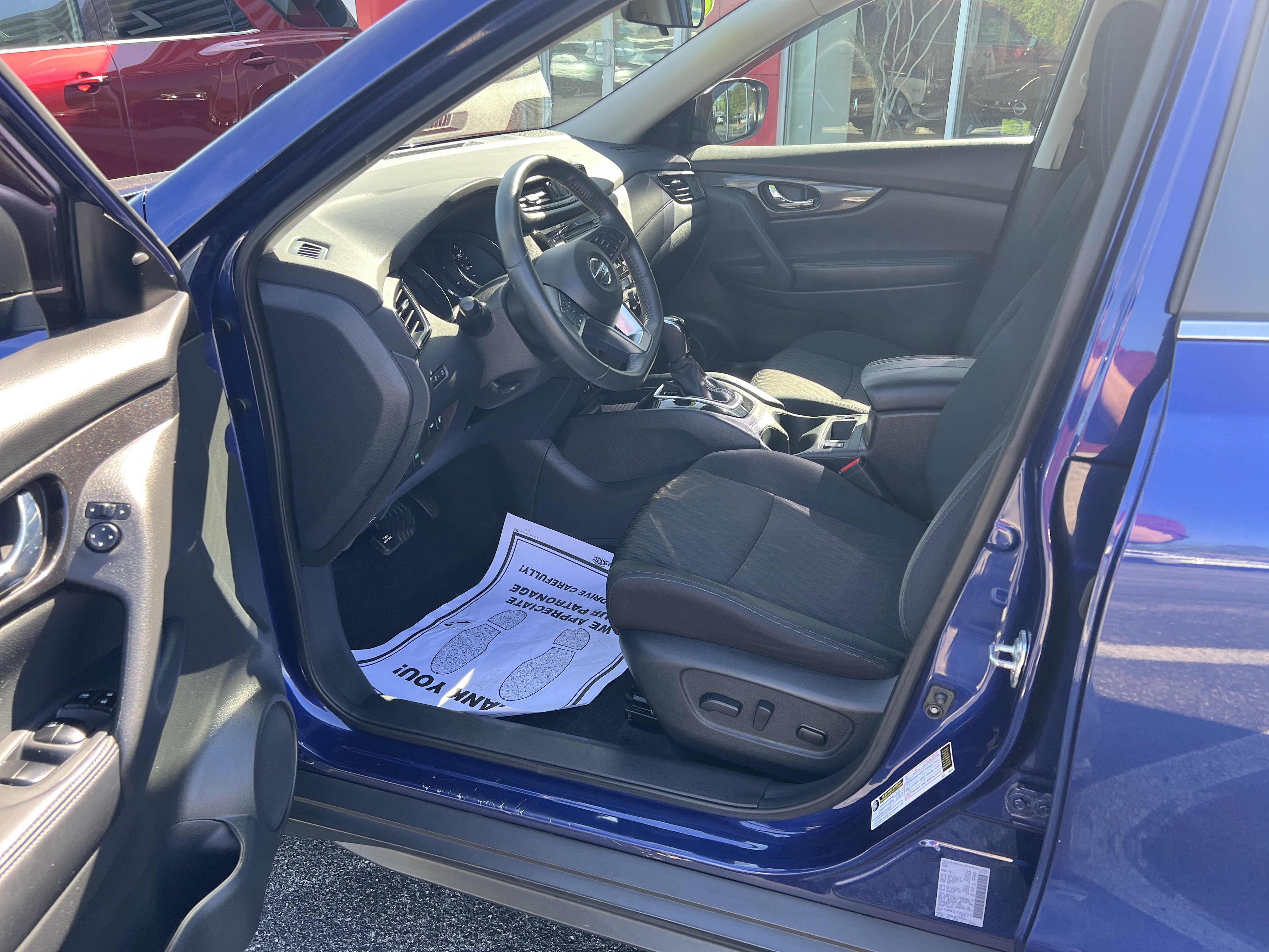 Used 2018 Nissan Rogue SV AWD/4WD image 3