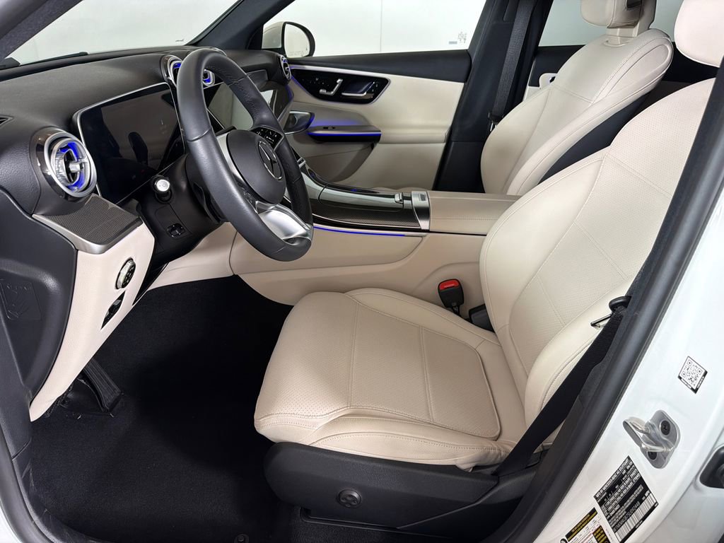 Used 2025 Mercedes-Benz GLC 300 image 9