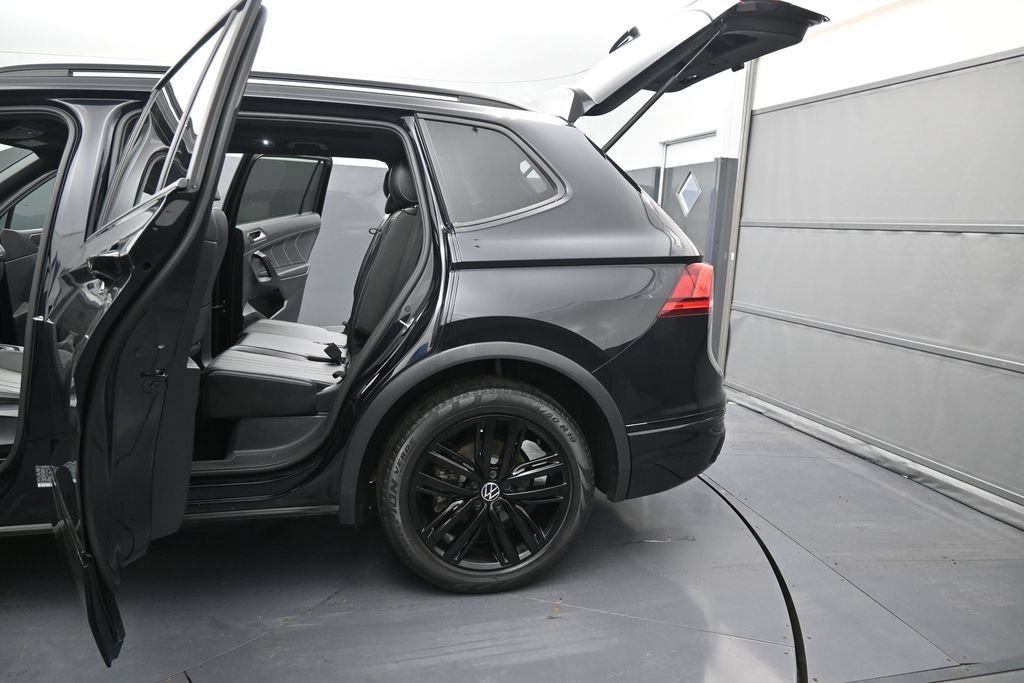 Used 2022 Volkswagen Tiguan SE R-Line FWD image 12