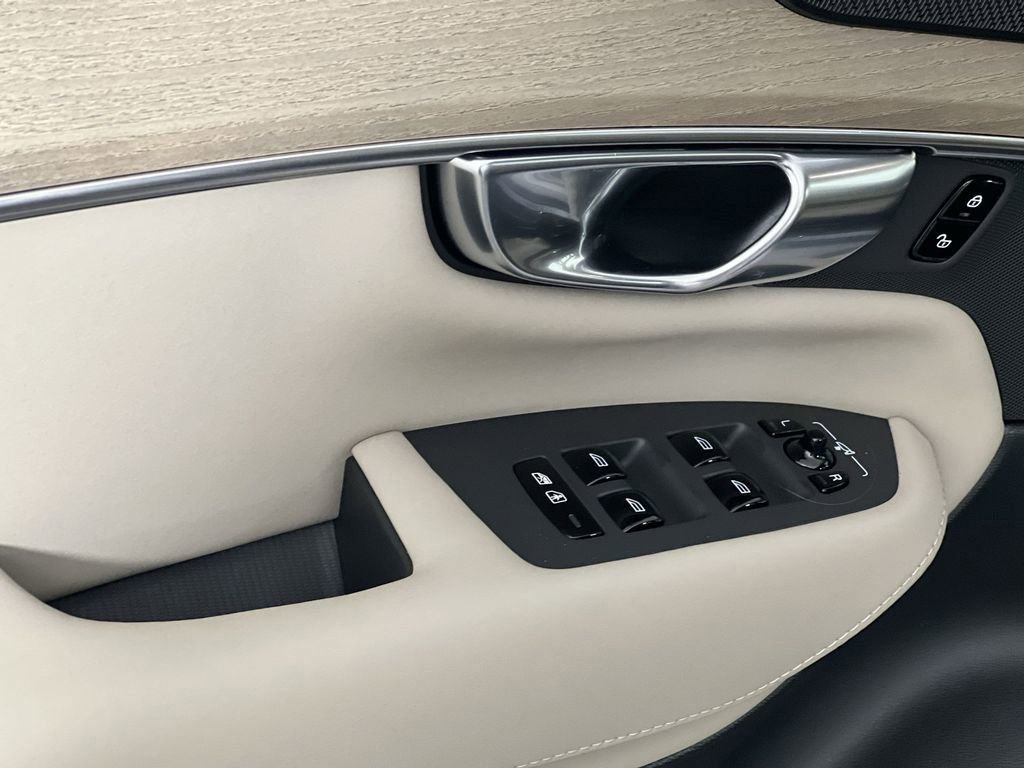 New 2026 Volvo XC90 B6 Ultra w/ Protection Package image 13