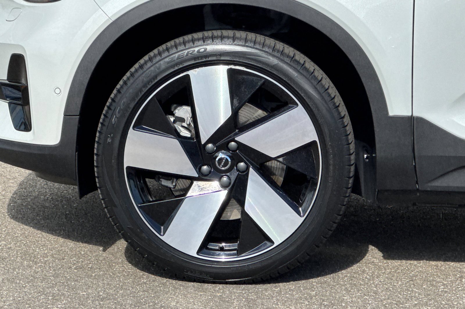 Used 2023 Volvo XC40 Recharge Ultimate w/ Protection Package Premier AWD/4WD image 31