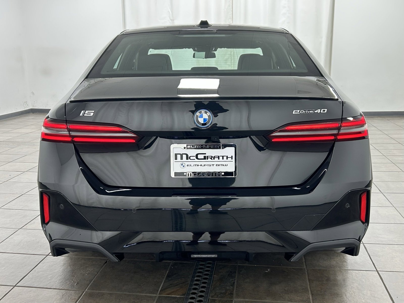 Used 2024 BMW i5 eDrive40i w/ M Sport Package image 4