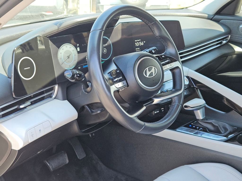 Used 2025 Hyundai Elantra Limited FWD image 13