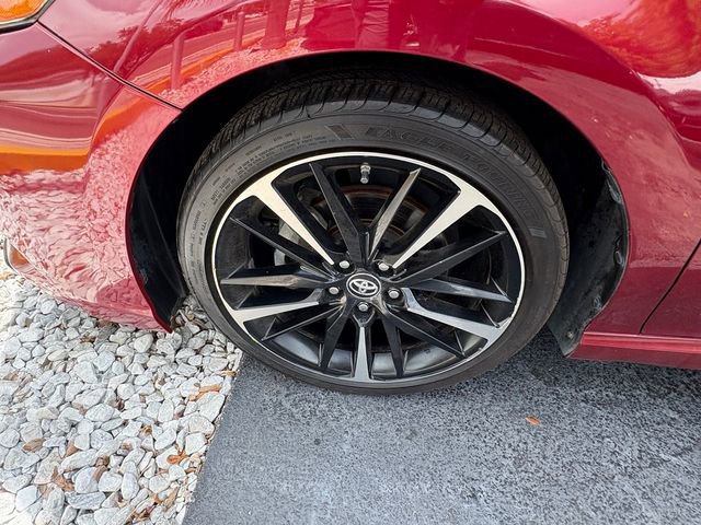 Used 2018 Toyota Camry XSE image 3