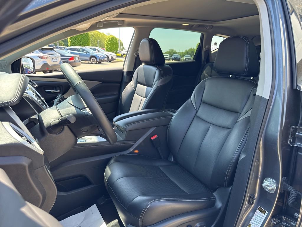 Used 2020 Nissan Murano SL w/ Moonroof Package AWD/4WD image 12