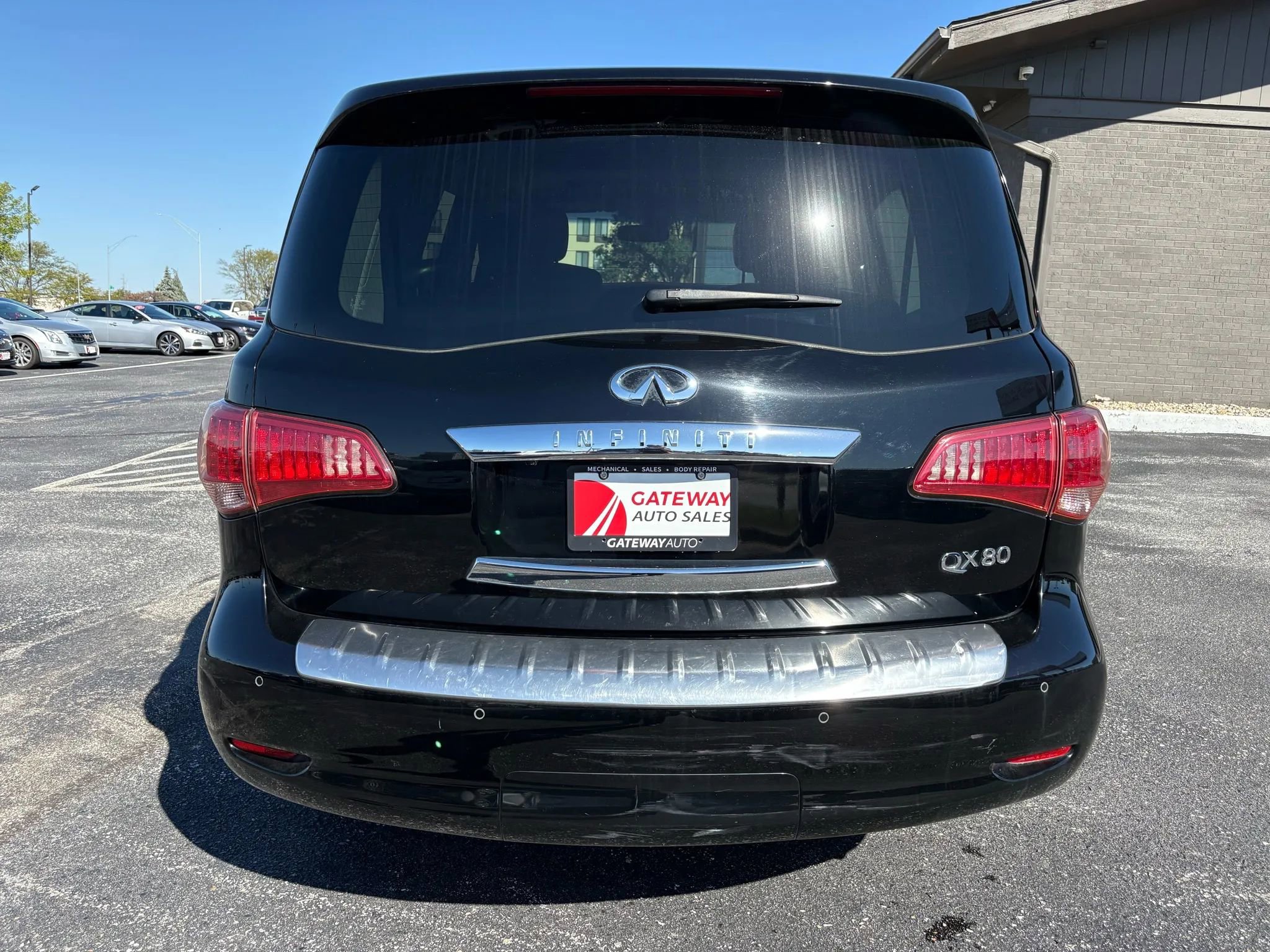 Used 2017 INFINITI QX80 4WD image 4