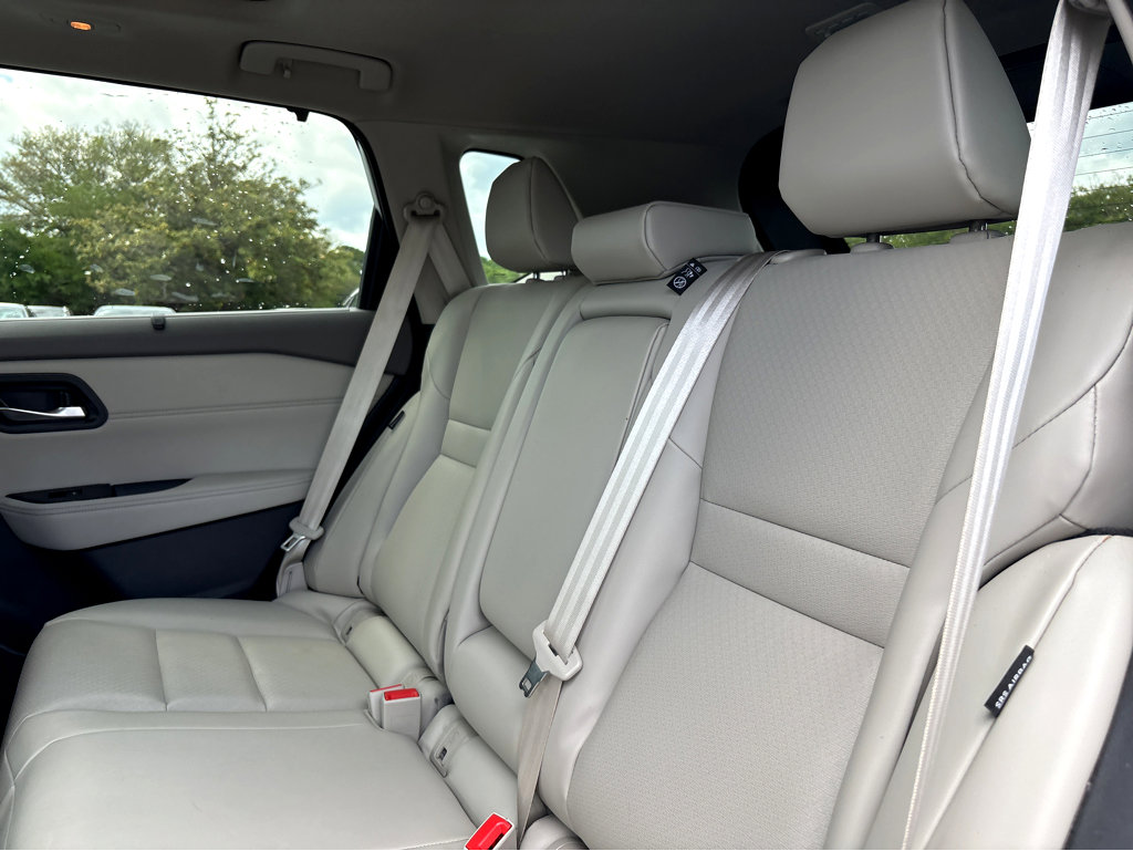 Used 2024 Nissan Rogue SV w/ SV Premium Package FWD image 17