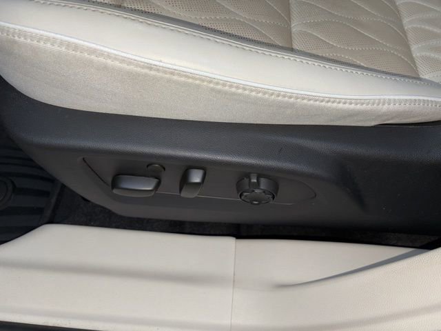 Used 2022 Buick Envision Avenir w/ Technology Package II image 28