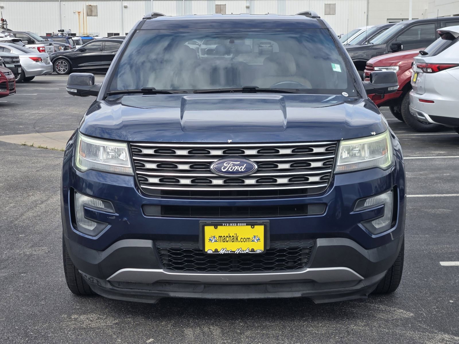 Used 2017 Ford Explorer XLT image 2