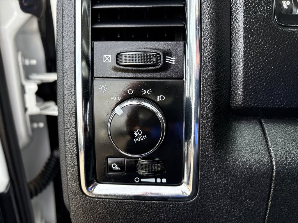 Used 2018 RAM 3500 Laramie image 11