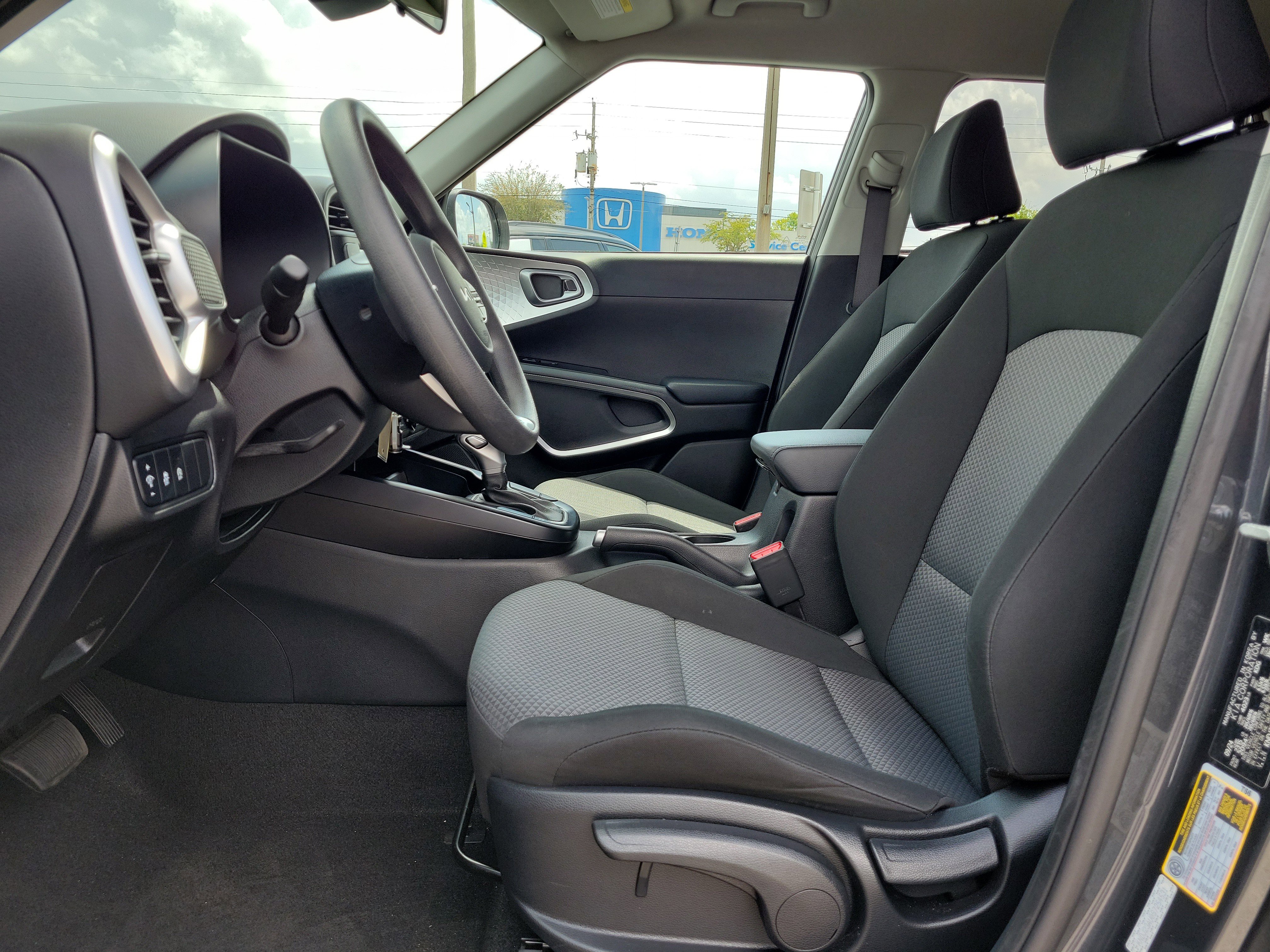 Used 2025 Kia Soul LX w/ LX Technology Package image 13