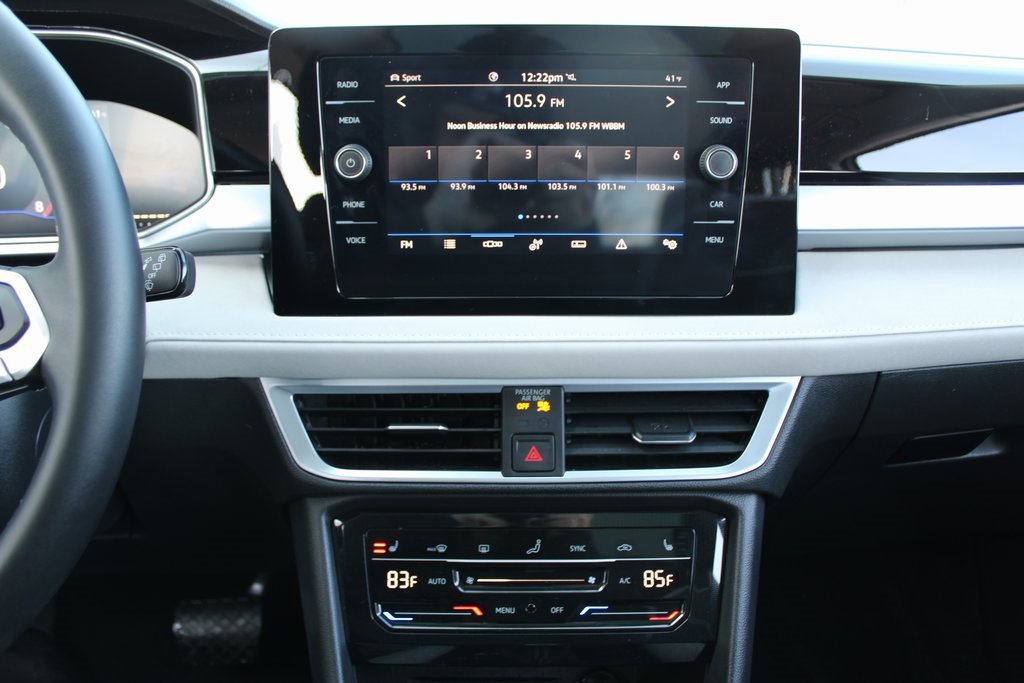 Certified 2025 Volkswagen Taos SE image 15