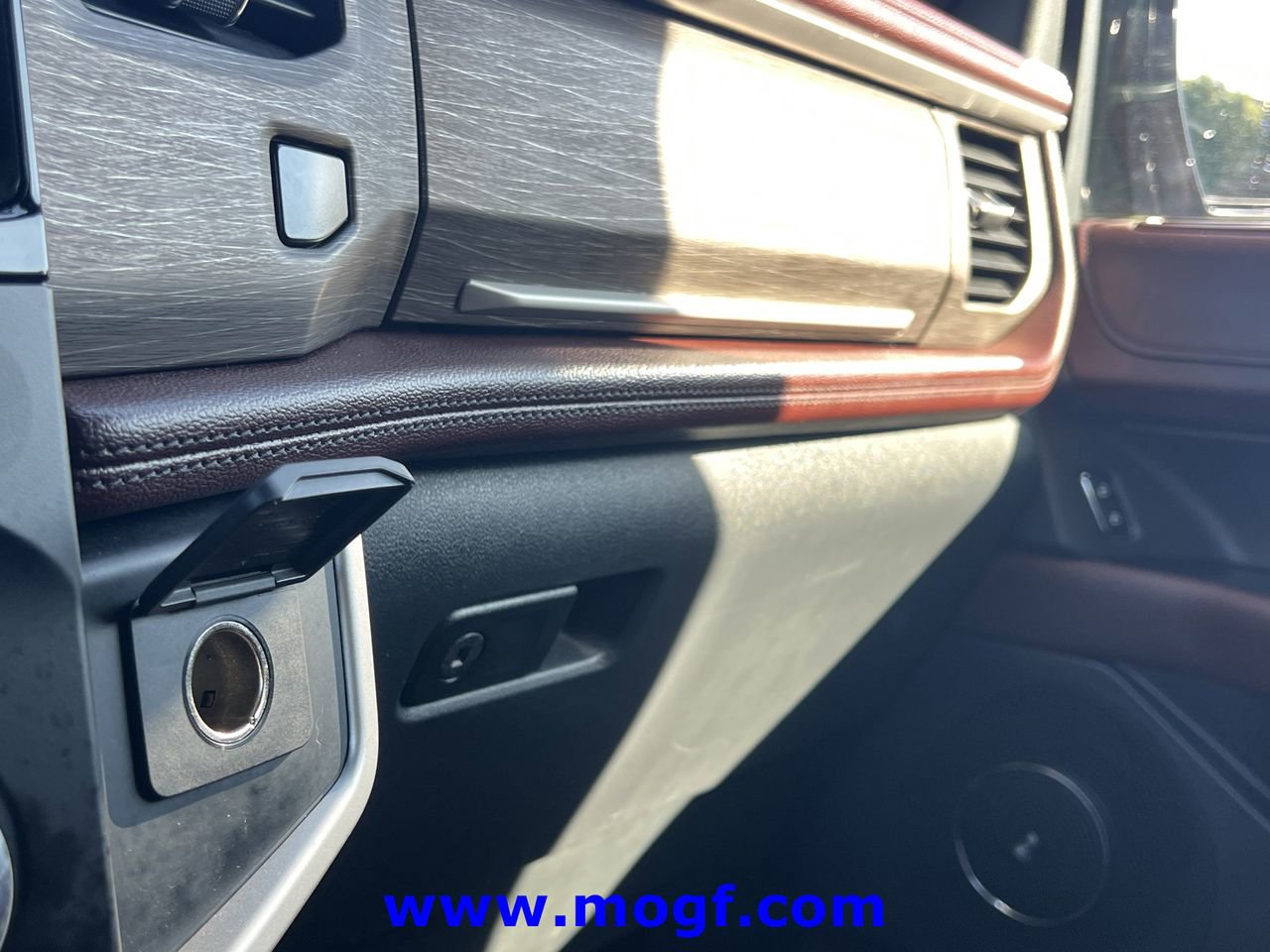 Used 2024 Ford Expedition Limited RWD image 11